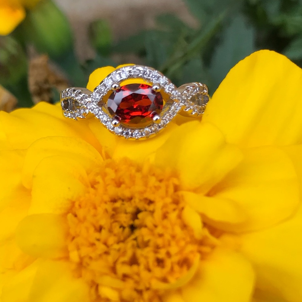 Red stone ring💍🌸